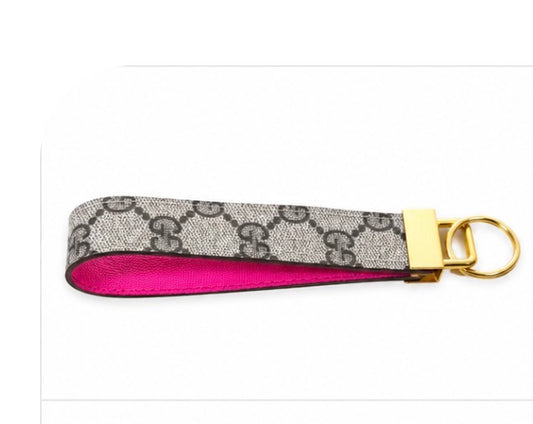 Miss Madison Loop Keychain GigiP)